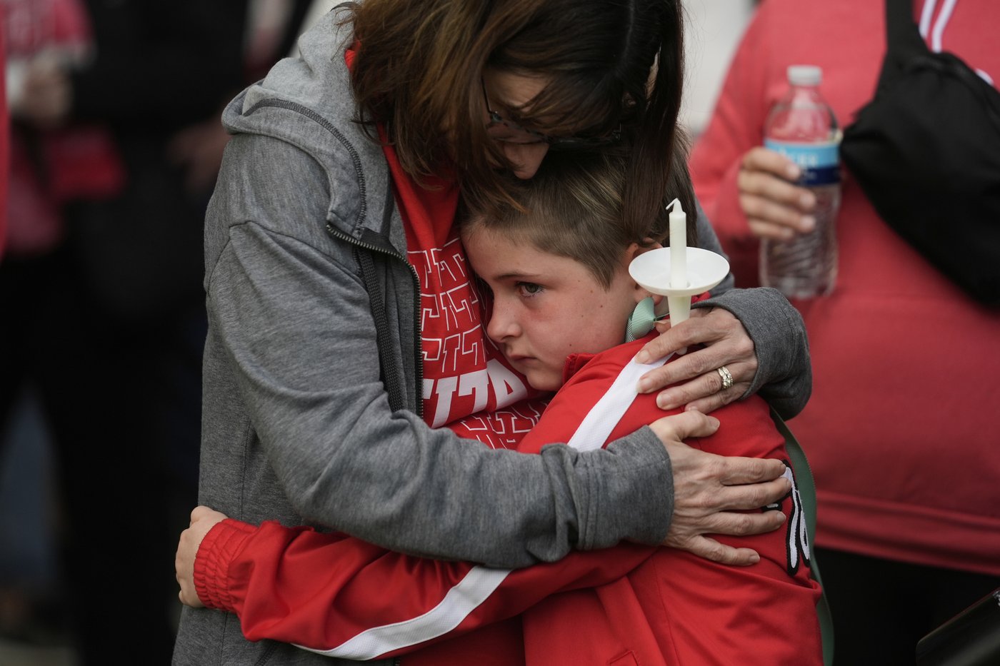 Illinois town mourns the 4 youngsters killed when a car barreled through their after-school camp | iNFOnews.ca