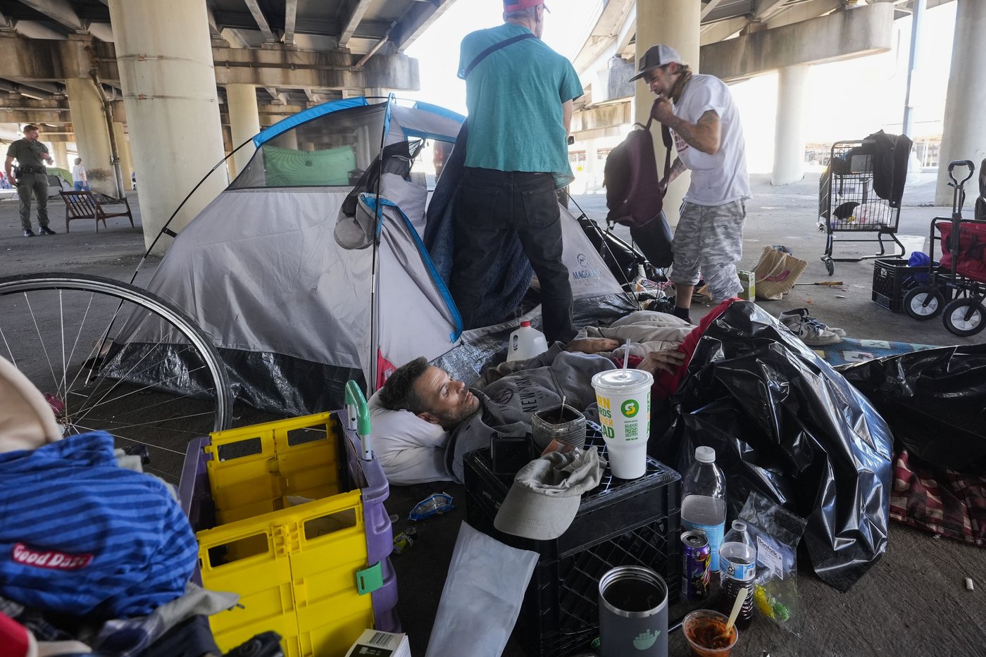 Before Taylor Swift show in New Orleans, a homeless encampment is forced to move | iNFOnews.ca