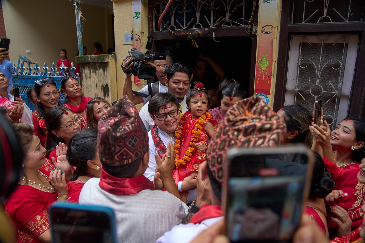 Nepal chooses a 2-year-old girl as new living goddess worshipped by both Hindus and Buddhists | iNFOnews.ca Nepal chooses a 2-year-old girl as new living goddess worshipped by both Hindus and Buddhists | iNFOnews.ca