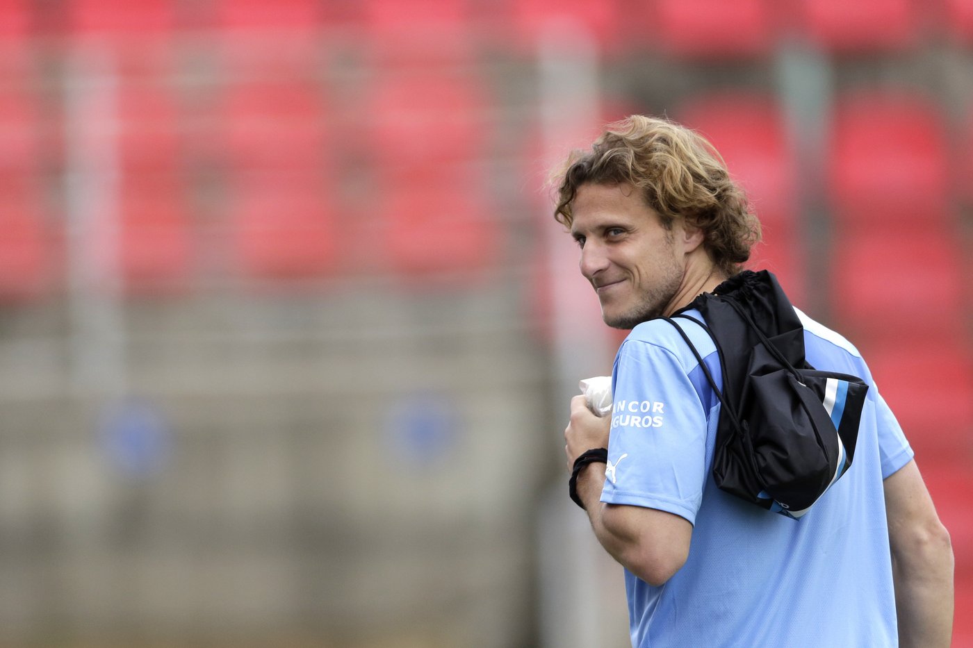 Former Uruguay soccer star Diego Forlán to make pro tennis debut at age 45 | iNFOnews.ca
