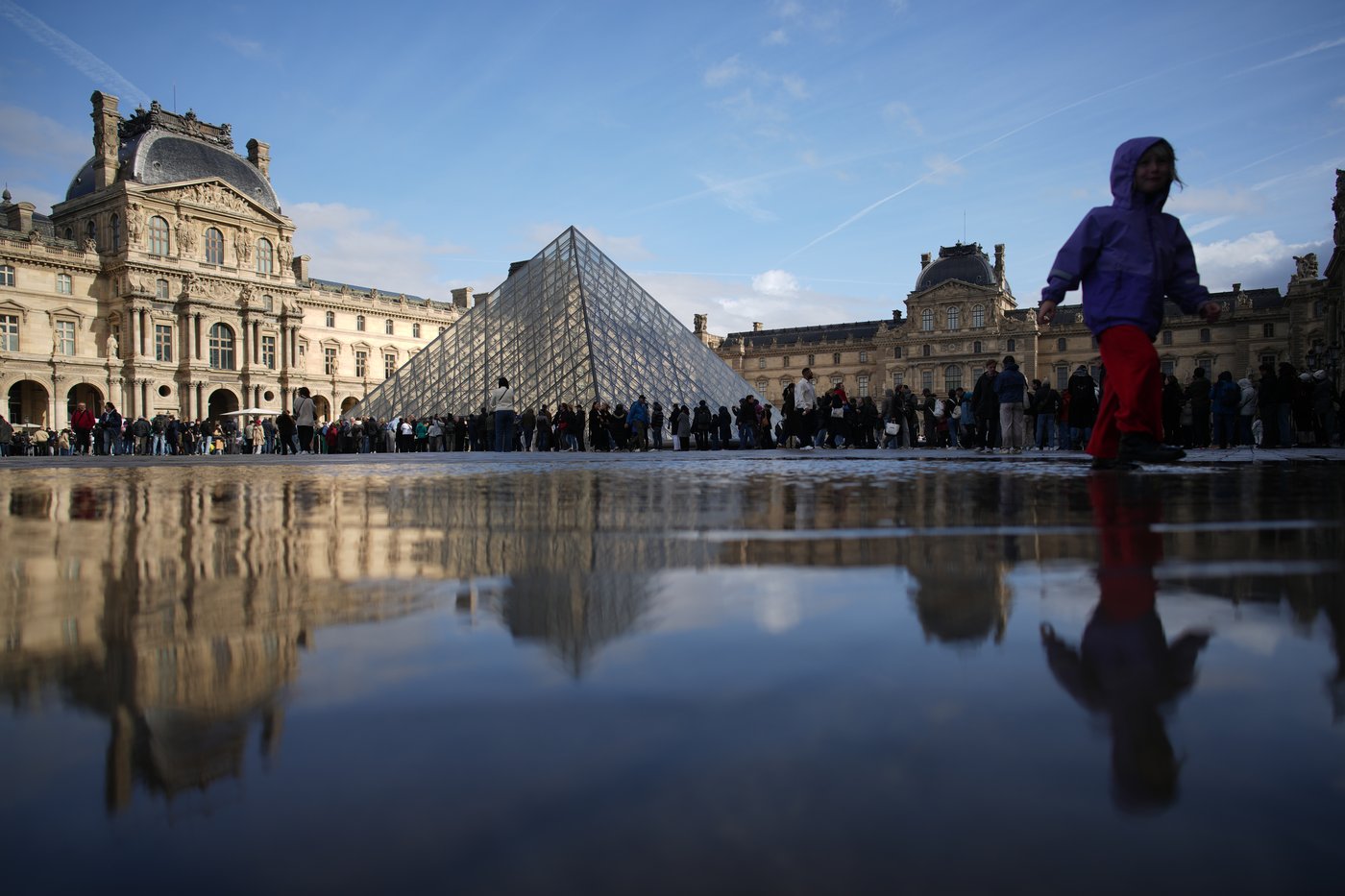 French senators say security at the Louvre is 'not in line' with modern standards and demand action | iNFOnews.ca French senators say security at the Louvre is 'not in line' with modern standards and demand action | iNFOnews.ca