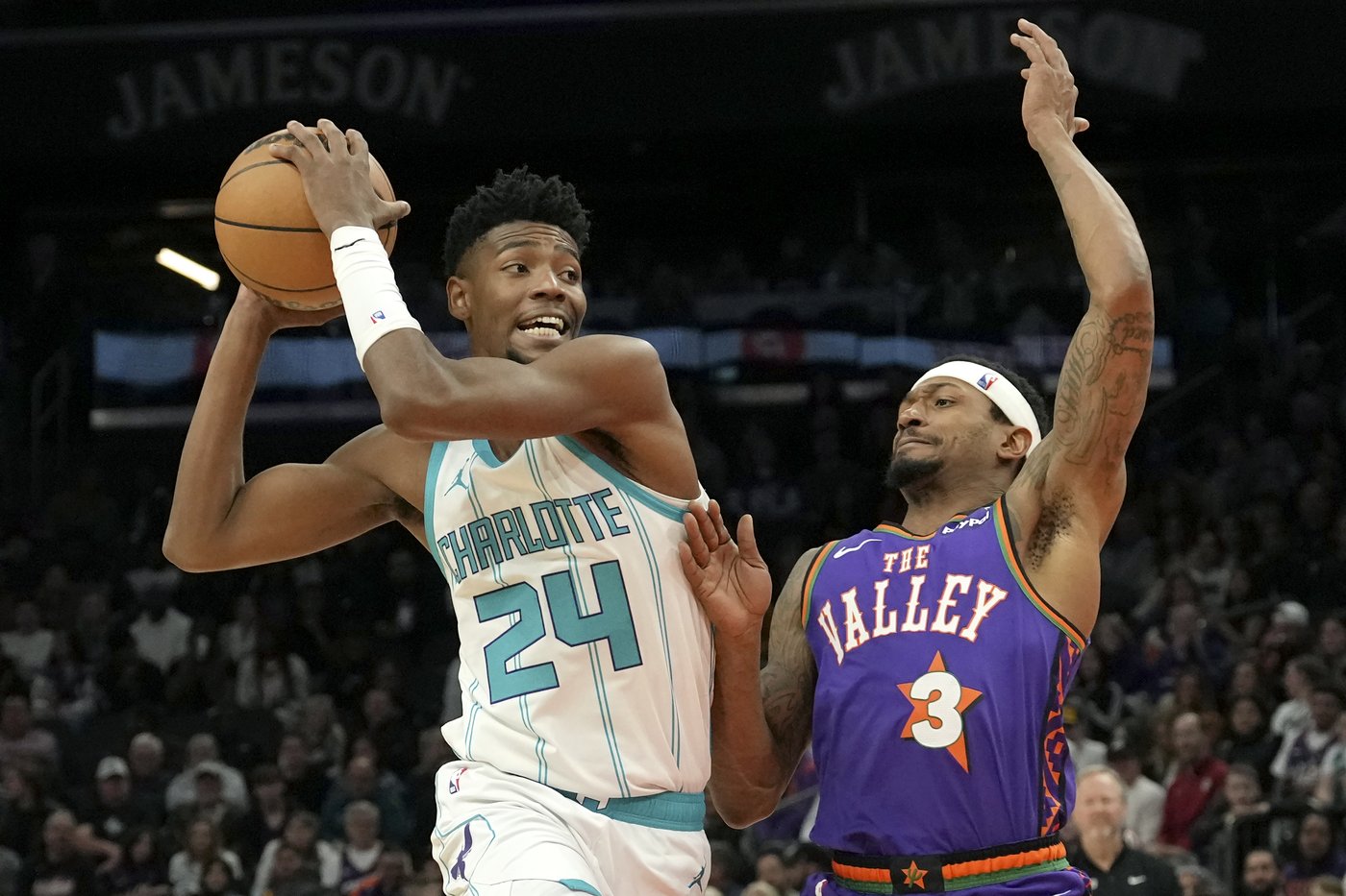 Booker scores 30 points, Durant has 27 as Suns rally to beat the Hornets 120-113 | iNFOnews.ca Booker scores 30 points, Durant has 27 as Suns rally to beat the Hornets 120-113 | iNFOnews.ca