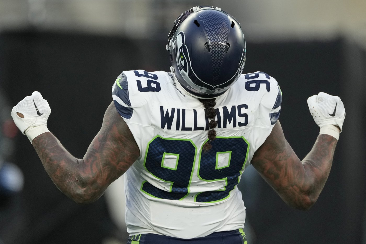 Williams' 92-yard INT return and Charbonnet's late TD run help Seahawks top Jets 26-21 | iNFOnews.ca