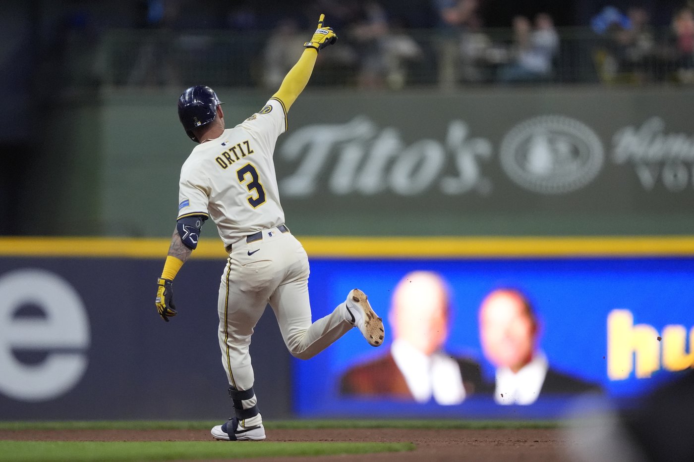 Ortiz and Durbin come up big from bottom of Brewers' lineup in 9-3 triumph over Pirates | iNFOnews.ca Ortiz and Durbin come up big from bottom of Brewers' lineup in 9-3 triumph over Pirates | iNFOnews.ca