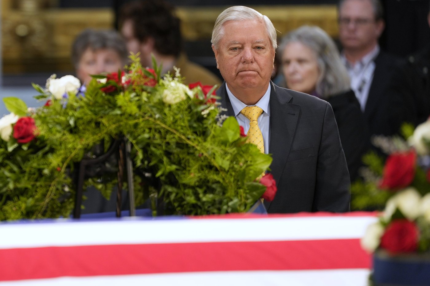 President-elect Donald Trump joins visitors to Jimmy Carter's casket in Capitol Rotunda | iNFOnews.ca