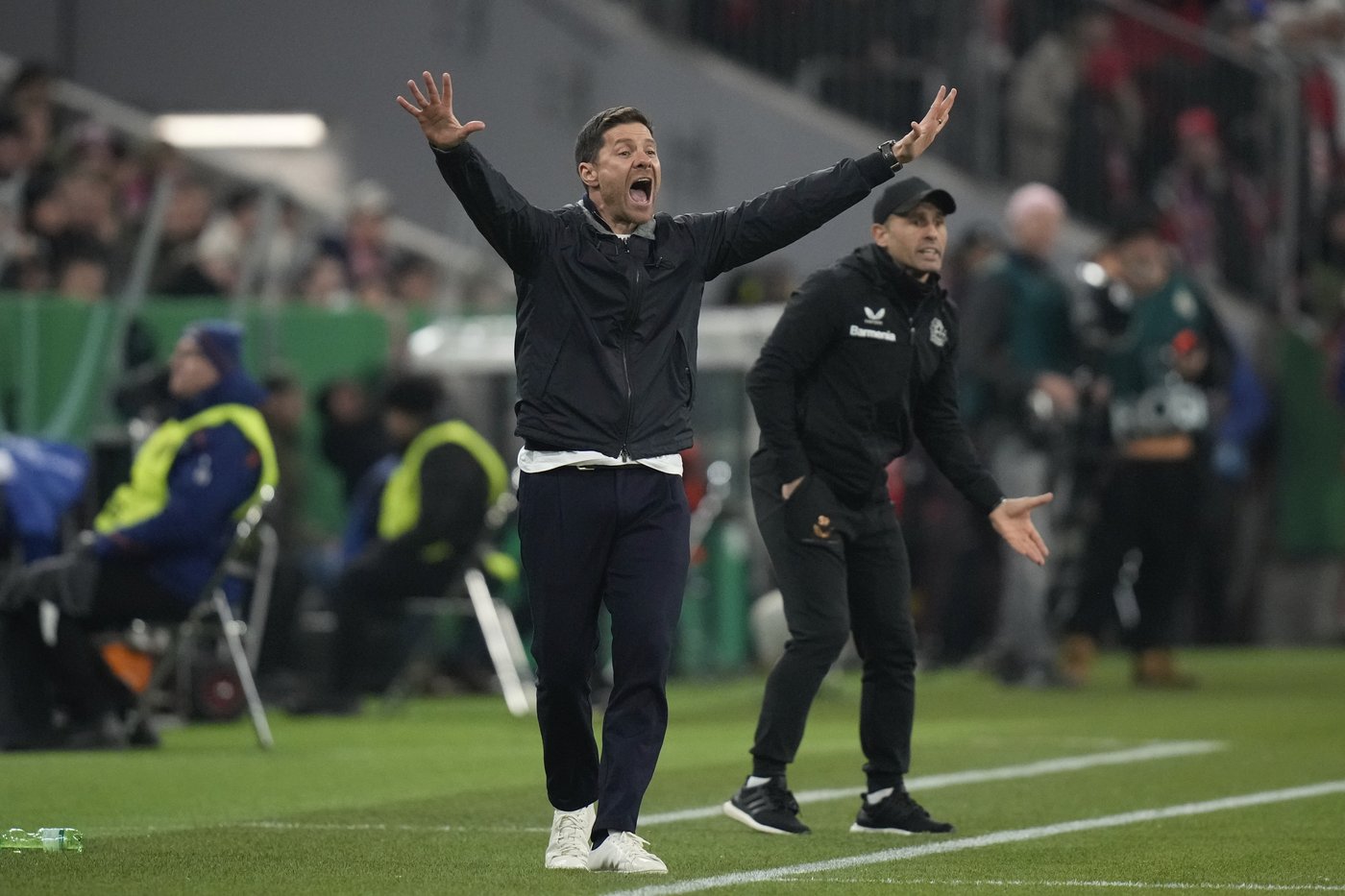 Neuer gets sent off for 1st time and Bayern Munich exits German Cup early again | iNFOnews.ca Neuer gets sent off for 1st time and Bayern Munich exits German Cup early again | iNFOnews.ca