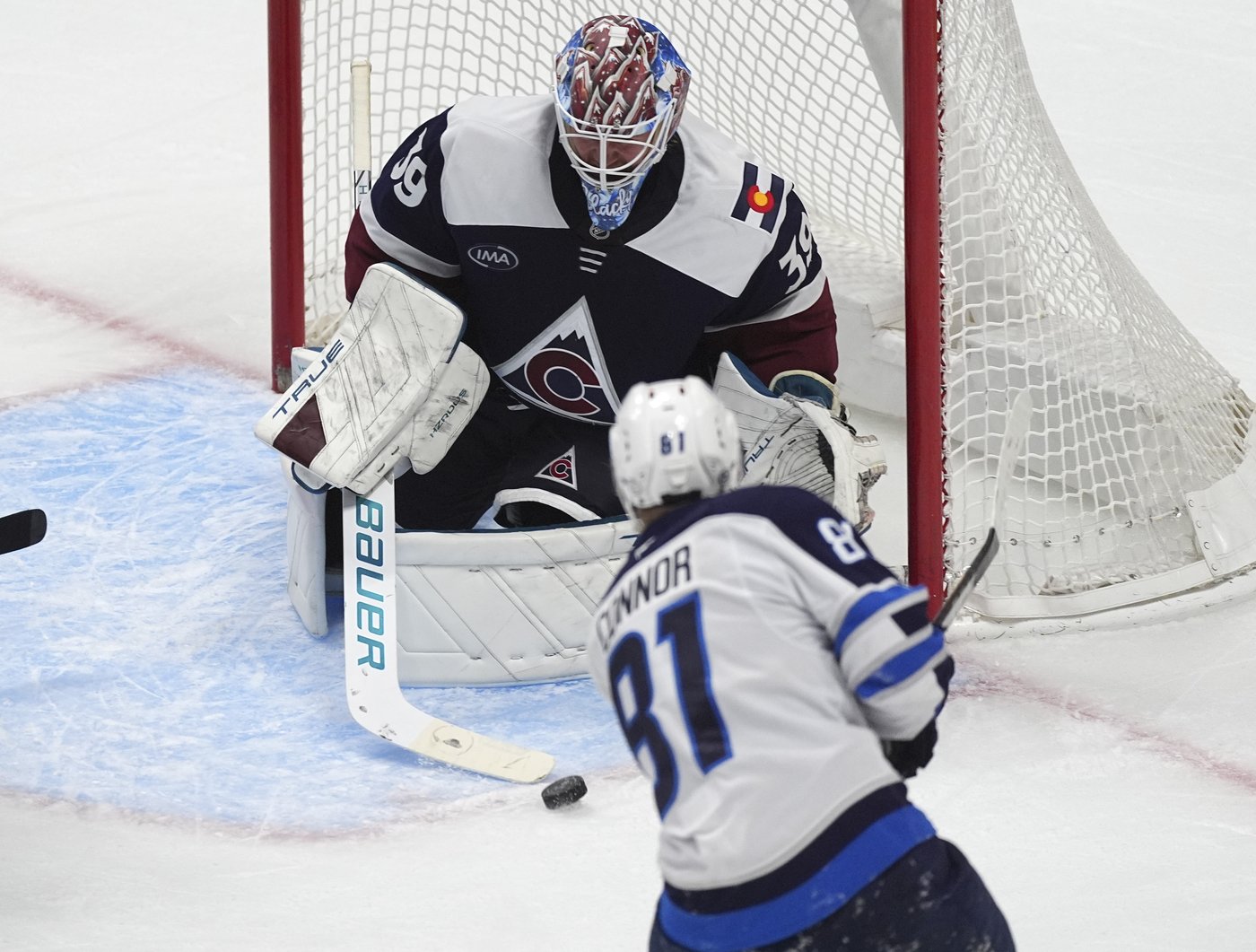 Mittelstadt leads Avalanche past NHL-leading Jets 5-2 | iNFOnews.ca