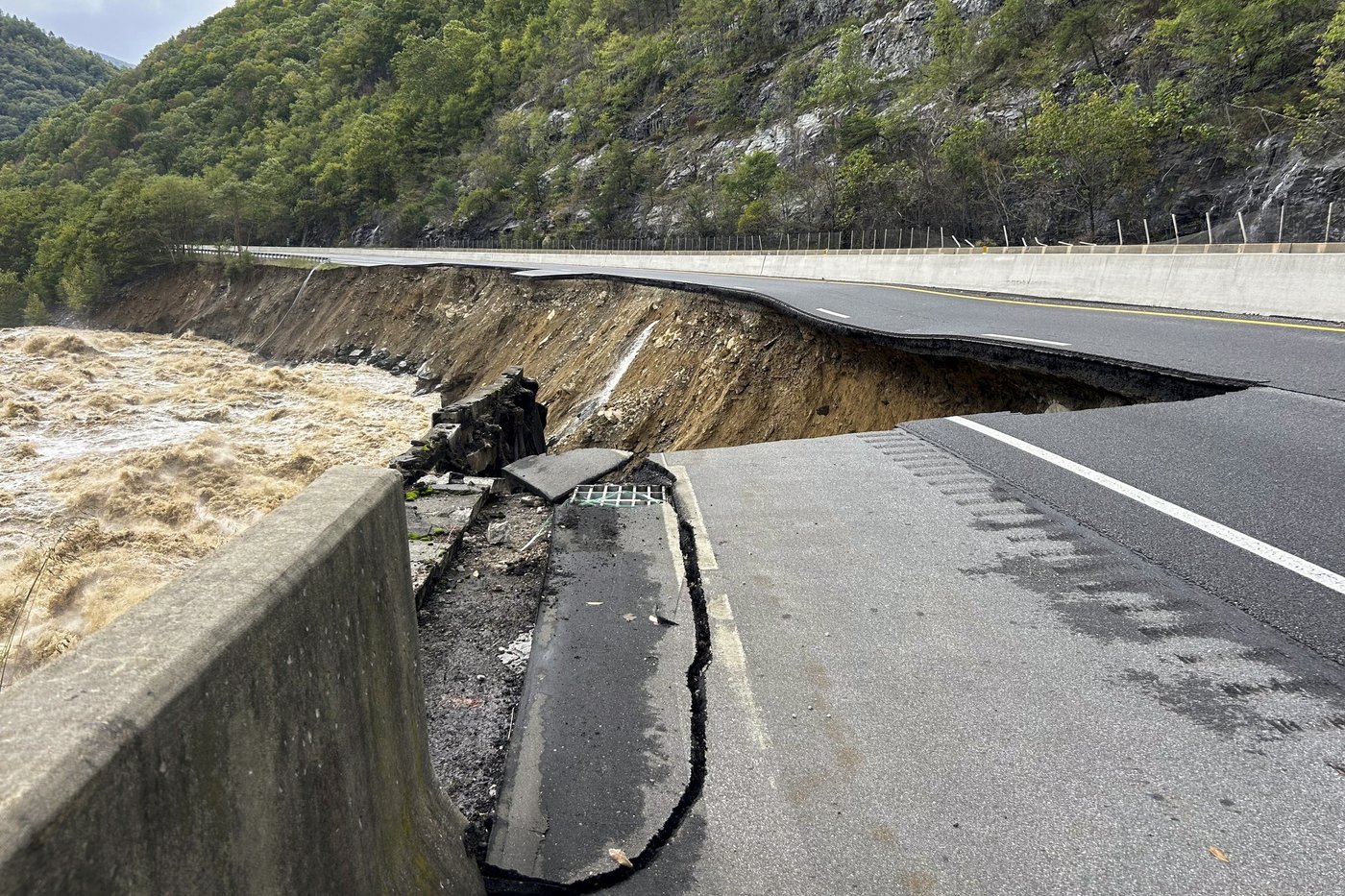 Asheville has been isolated after Helene wrecked roads and knocked out power and cell service | iNFOnews.ca