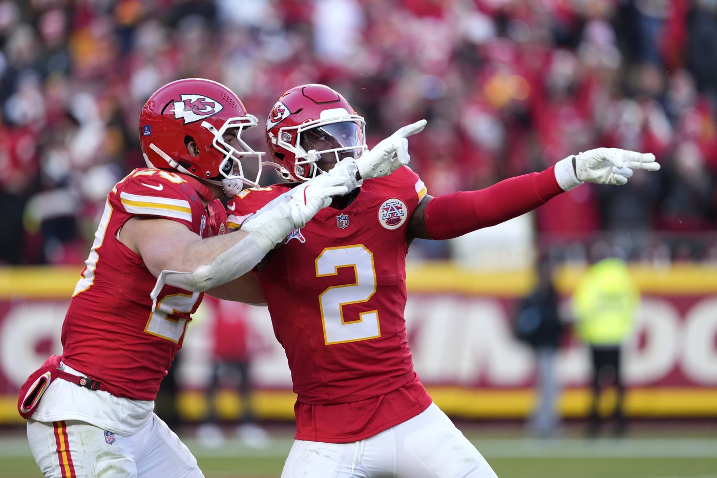 Mahomes throws for TD and runs for score as Chiefs beat Texans 27-19 to close in on No. 1 seed | iNFOnews.ca Mahomes throws for TD and runs for score as Chiefs beat Texans 27-19 to close in on No. 1 seed | iNFOnews.ca