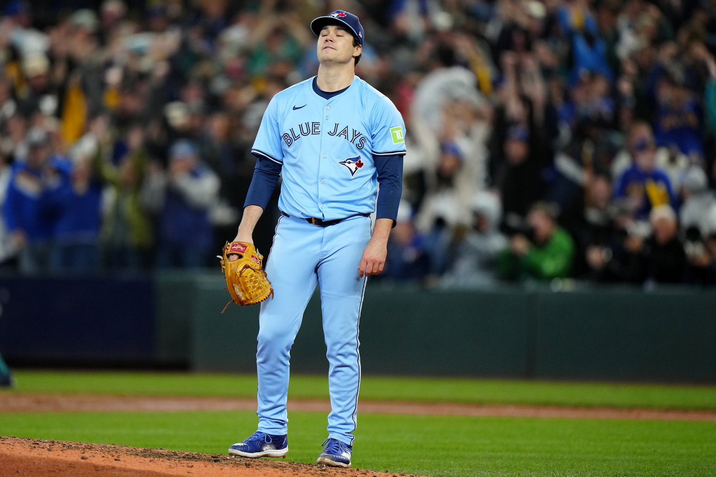 Photo Gallery: Mariners take 3-2 lead in ALCS with 6-2 win in Game 5 | iNFOnews.ca