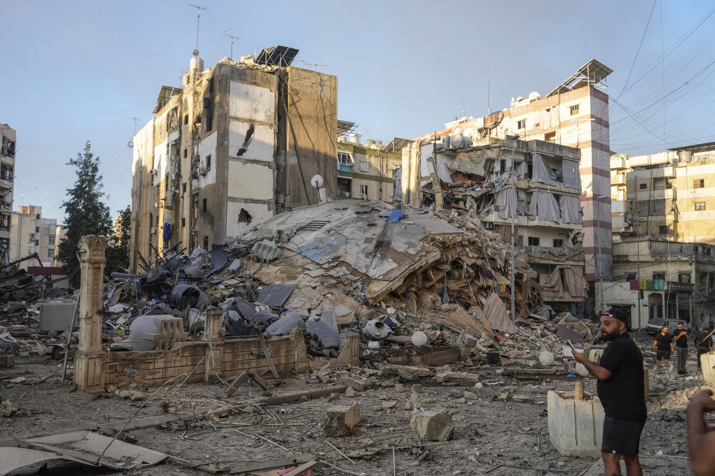 Israeli airstrikes rock southern suburbs of Beirut and cut off a key crossing into Syria | iNFOnews.ca Israeli airstrikes rock southern suburbs of Beirut and cut off a key crossing into Syria | iNFOnews.ca