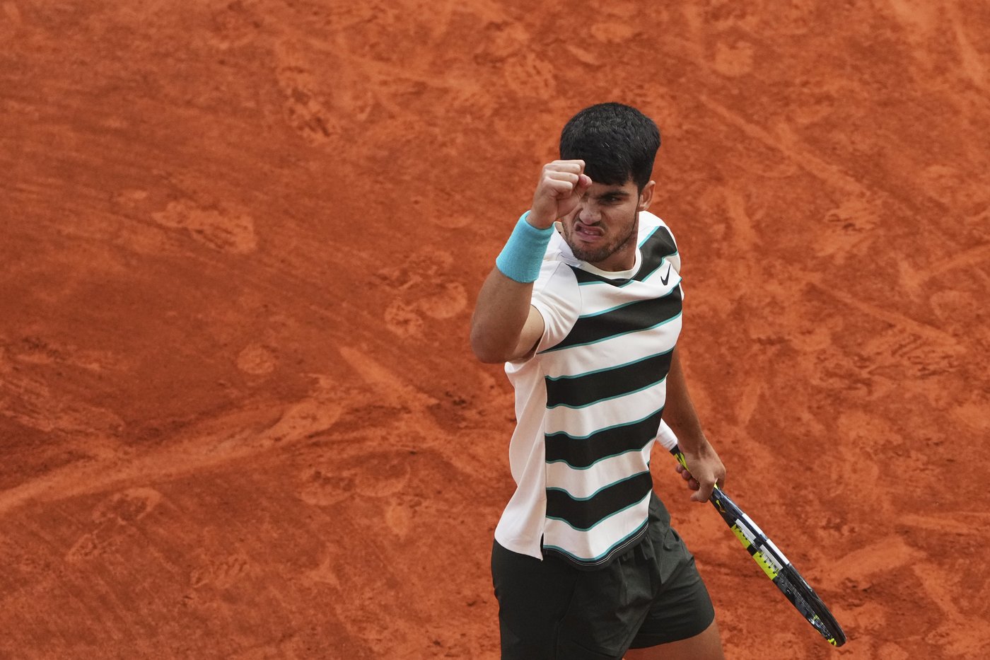 Carlos Alcaraz wins French Open final in five sets after saving 3 match points against Jannik Sinner | iNFOnews.ca Carlos Alcaraz wins French Open final in five sets after saving 3 match points against Jannik Sinner | iNFOnews.ca