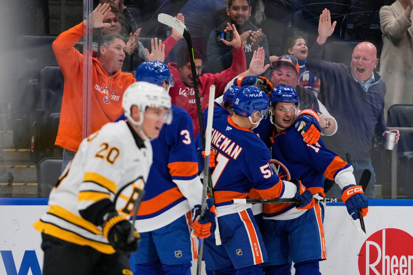 Khusnutdinov scores tying goal in 3rd, adds lone shootout goal in Bruins' 4-3 win over Islanders | iNFOnews.ca