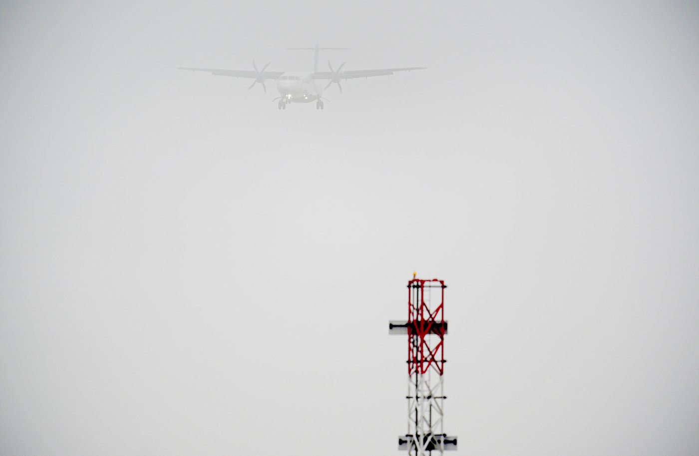 Thick fog disrupts some flights on one of the UK's busiest weekends for travel | iNFOnews.ca