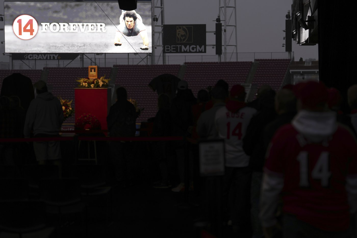 Reds honor Pete Rose with a 14-hour visitation at Great American Ball Park | iNFOnews.ca Reds honor Pete Rose with a 14-hour visitation at Great American Ball Park | iNFOnews.ca