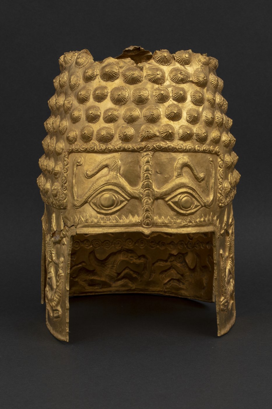 Dutch police arrest three suspects after the theft of a priceless golden helmet from Romania | iNFOnews.ca