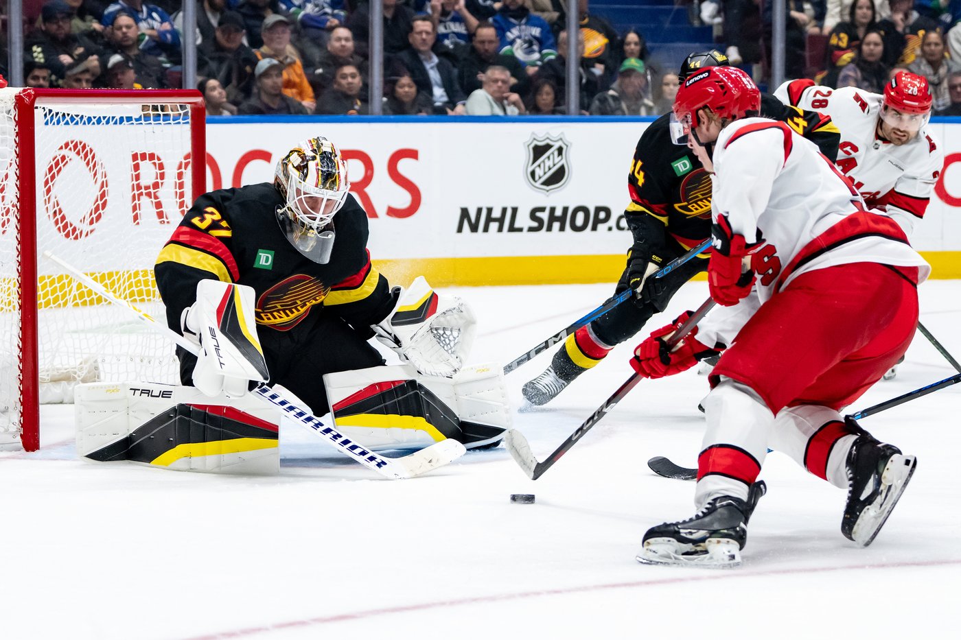 Vancouver Canucks' coach looking to eliminate 'lulls' early in NHL campaign | iNFOnews.ca Vancouver Canucks' coach looking to eliminate 'lulls' early in NHL campaign | iNFOnews.ca