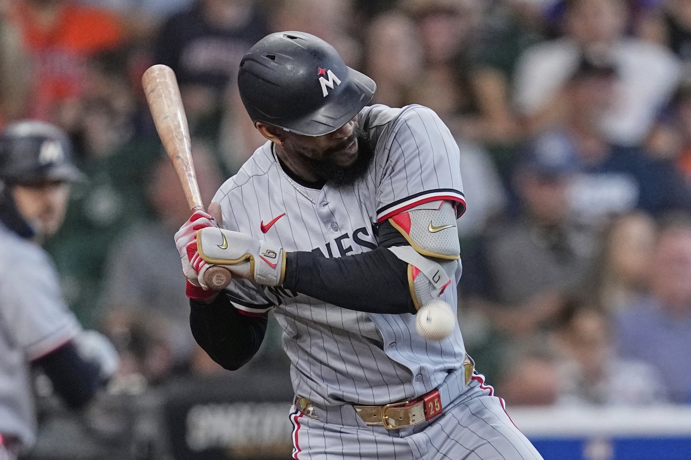 Twins scratch Byron Buxton from series finale vs. Astros after being hit by pitch | iNFOnews.ca