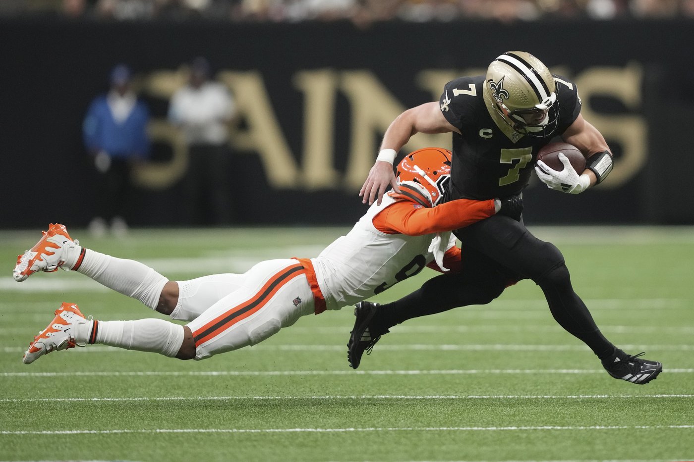 Taysom Hill runs for 3 TDs as the Saints top Jameis Winston and the struggling Browns 35-14 | iNFOnews.ca Taysom Hill runs for 3 TDs as the Saints top Jameis Winston and the struggling Browns 35-14 | iNFOnews.ca