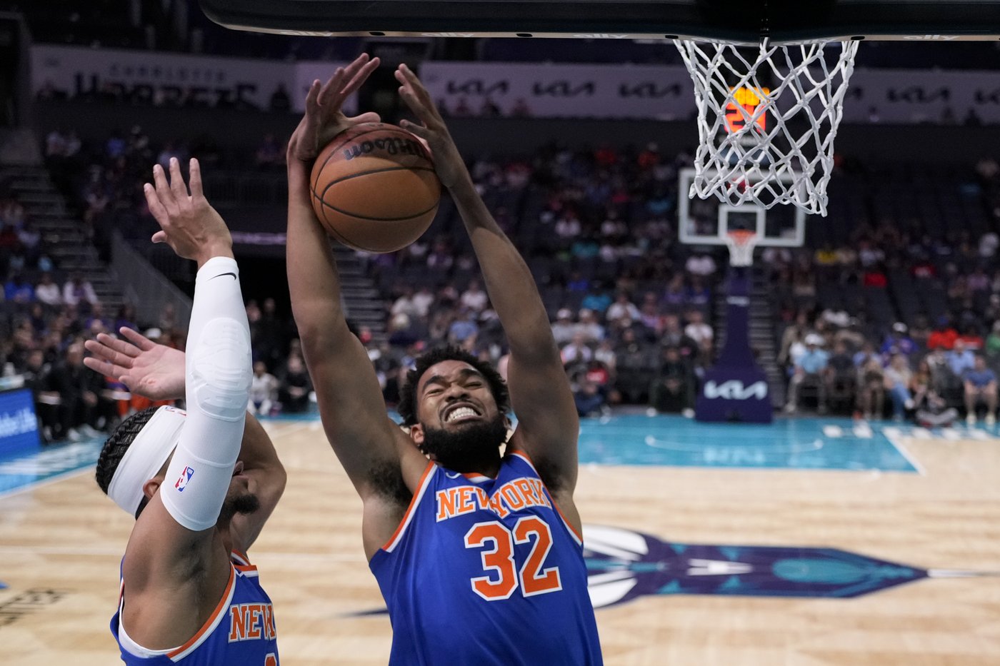 Karl-Anthony Towns scores 10 points in abbreviated preseason debut with New York Knicks | iNFOnews.ca Karl-Anthony Towns scores 10 points in abbreviated preseason debut with New York Knicks | iNFOnews.ca