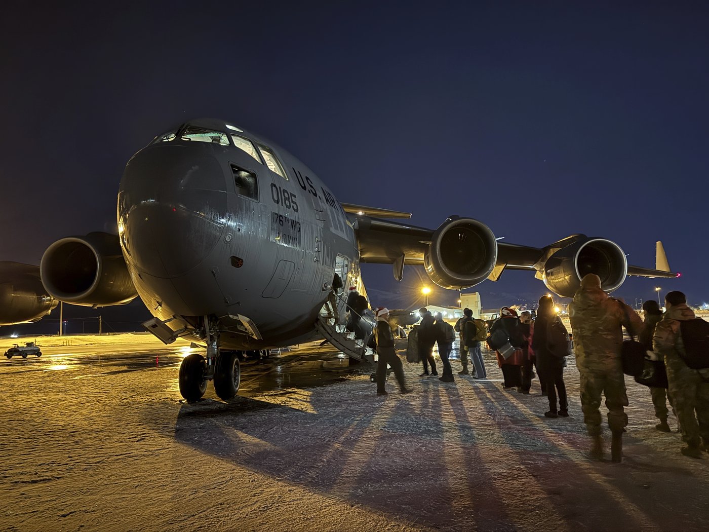 Santa and Mrs. Claus use military transports to bring Christmas to an Alaska Native village | iNFOnews.ca Santa and Mrs. Claus use military transports to bring Christmas to an Alaska Native village | iNFOnews.ca