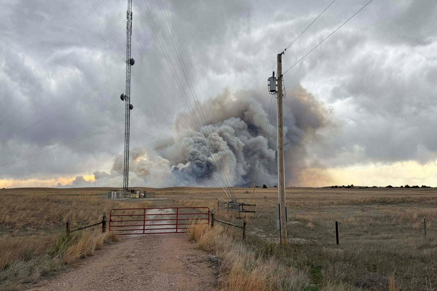 Wildfire burns thousands of acres in a rural, rugged area of Nebraska | iNFOnews.ca Wildfire burns thousands of acres in a rural, rugged area of Nebraska | iNFOnews.ca