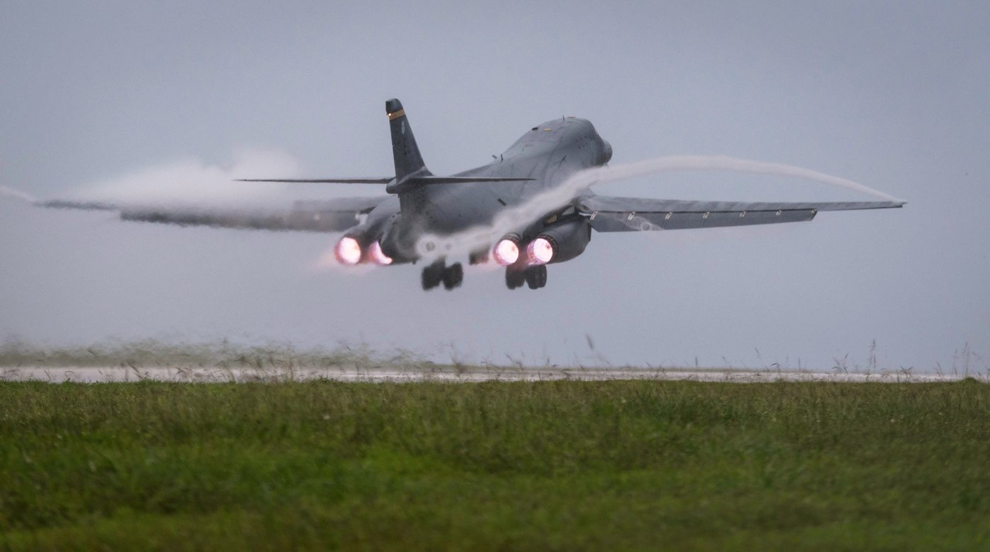 US military flew supersonic B-1 bombers up to the coast of Venezuela | iNFOnews.ca