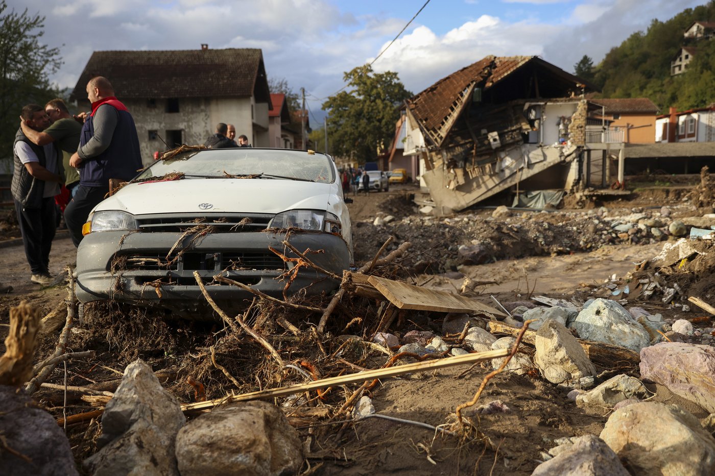 International rescue teams arrive in Bosnia after devastating floods and landslides | iNFOnews.ca International rescue teams arrive in Bosnia after devastating floods and landslides | iNFOnews.ca
