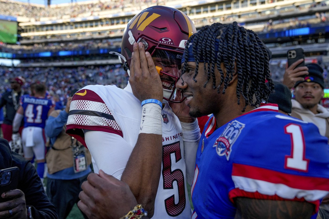 Jayden Daniels leads Commanders to 27-22 win over Giants for their best start since 1996 | iNFOnews.ca
