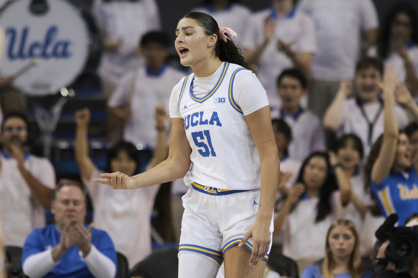 UCLA's Betts scores 22, sets school single-season blocks mark in 70-55 win over No. 25 Illinois | iNFOnews.ca