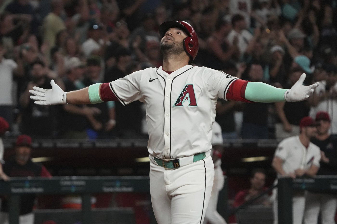 Arizona's Eugenio Suárez becomes 19th player in MLB history to hit 4 HRs in game | iNFOnews.ca