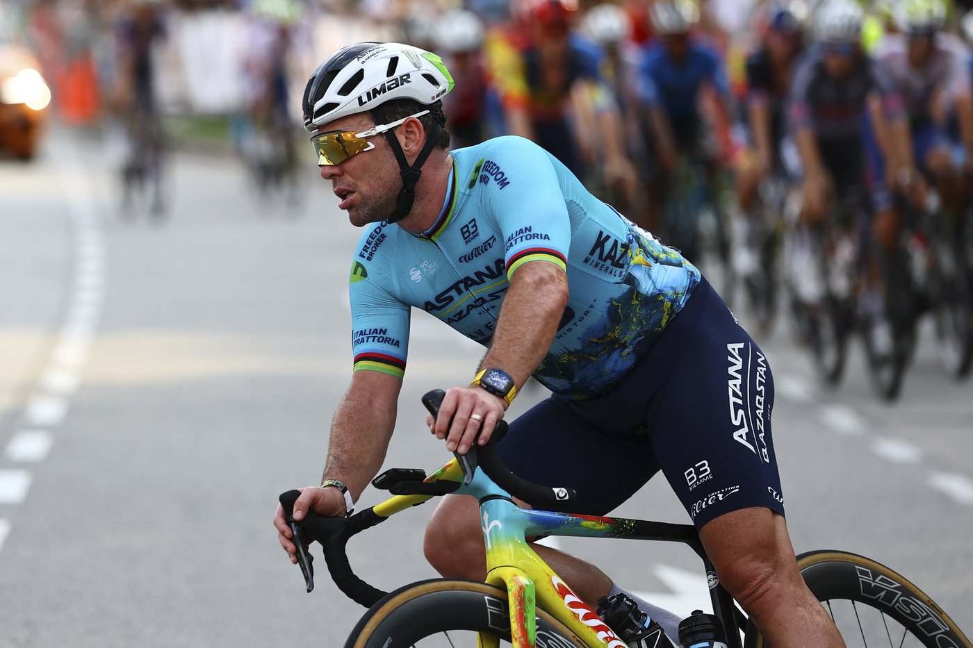 Sprint ace Mark Cavendish ends cycling career in style with Singapore win | iNFOnews.ca Sprint ace Mark Cavendish ends cycling career in style with Singapore win | iNFOnews.ca