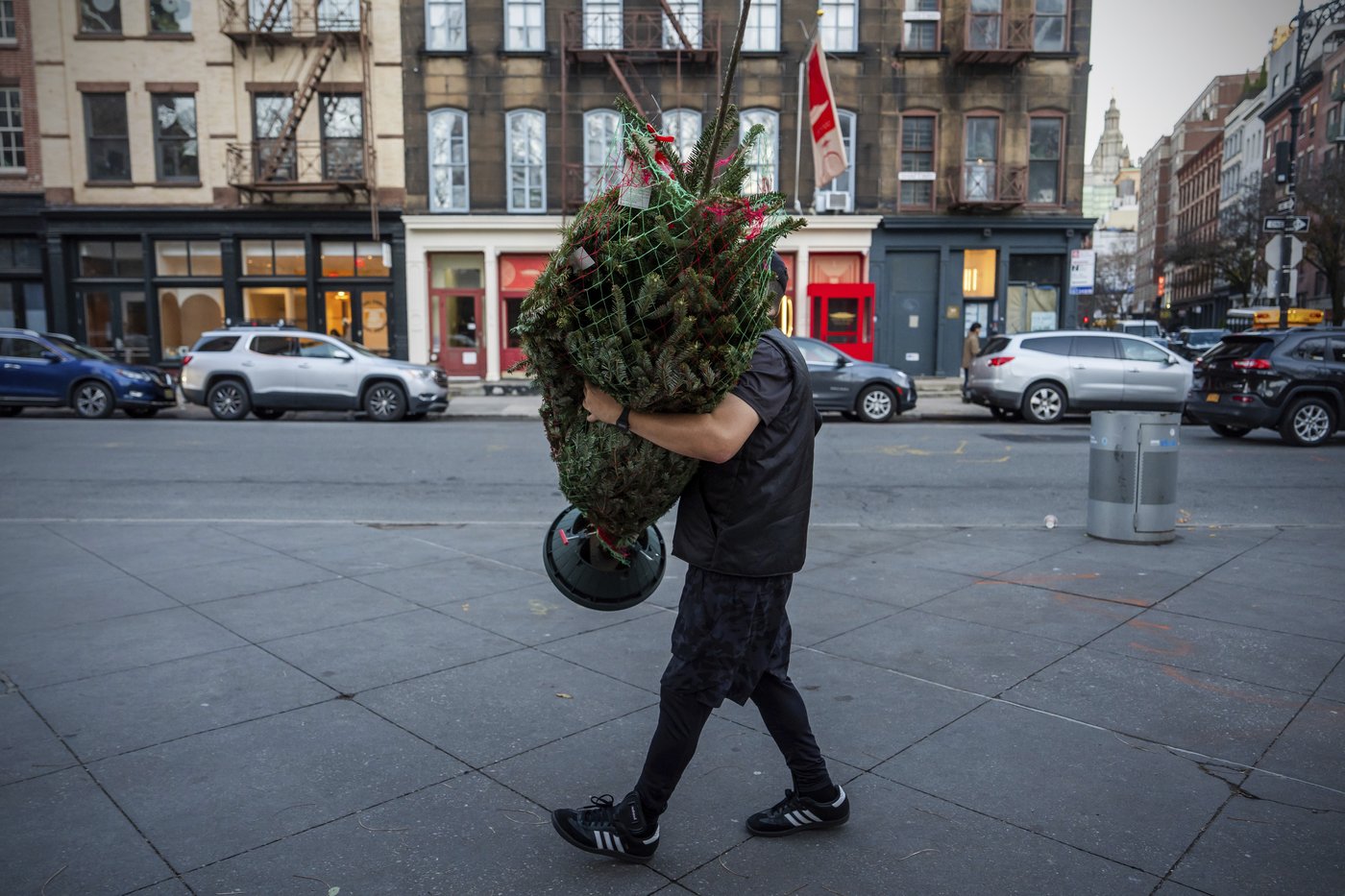 AP PHOTOS: The iconic and unconventional sides of Christmas in New York | iNFOnews.ca