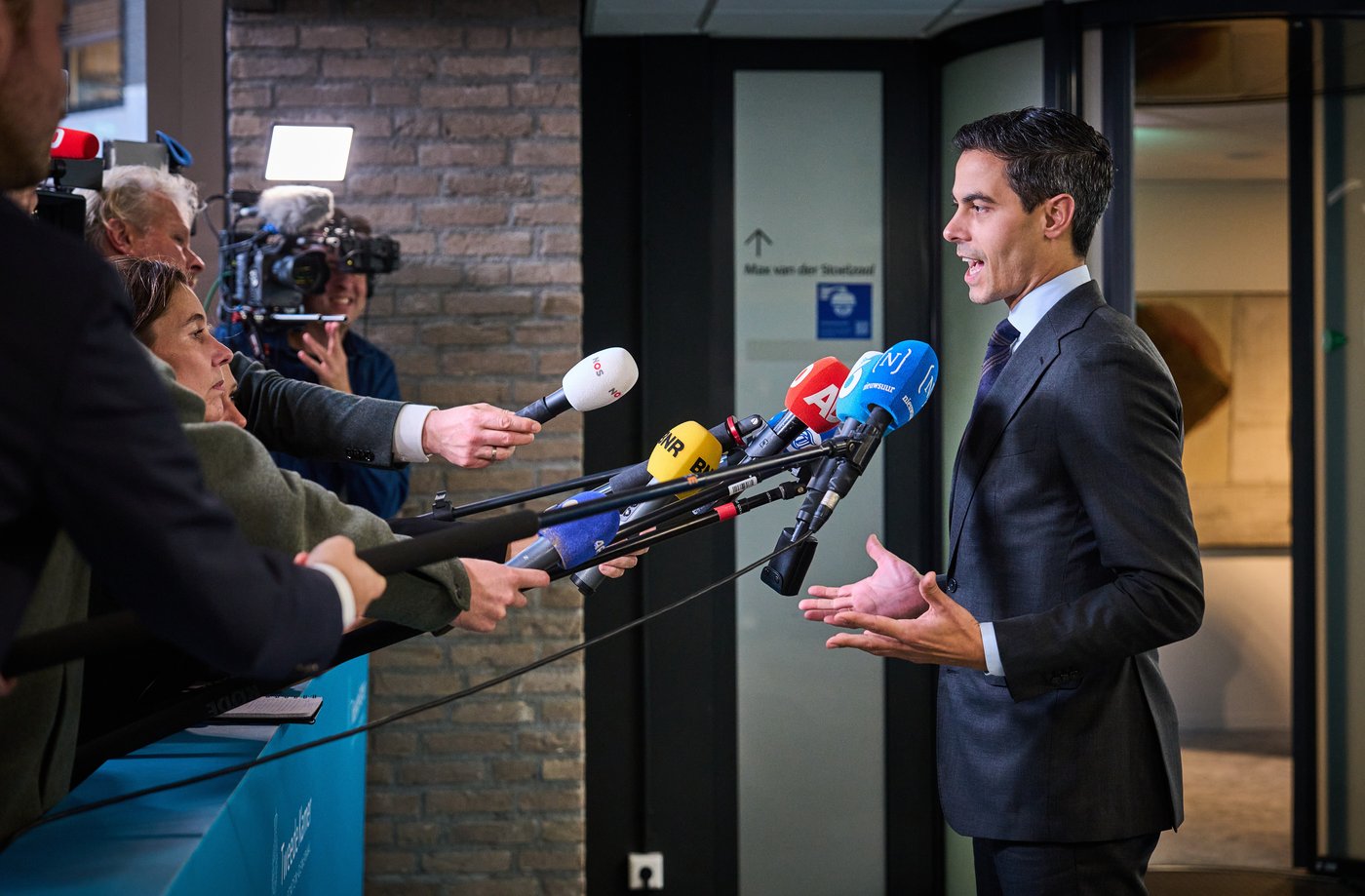 Centrist D66 party wins tight race in Dutch election | iNFOnews.ca