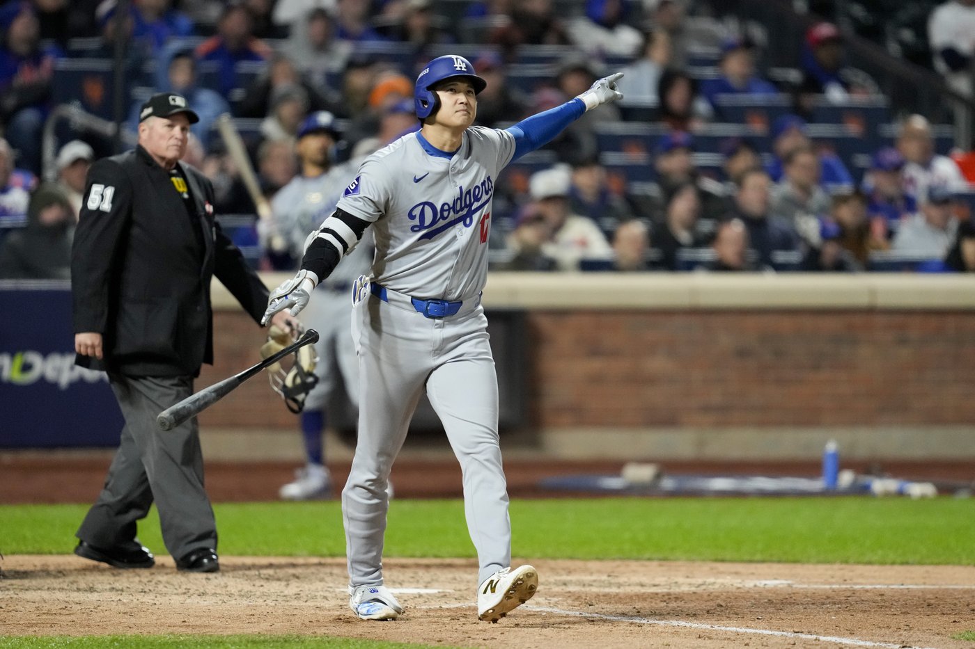 Shohei Ohtani homers as the Dodgers rout the Mets 8-0 for a 2-1 lead in the NLCS | iNFOnews.ca