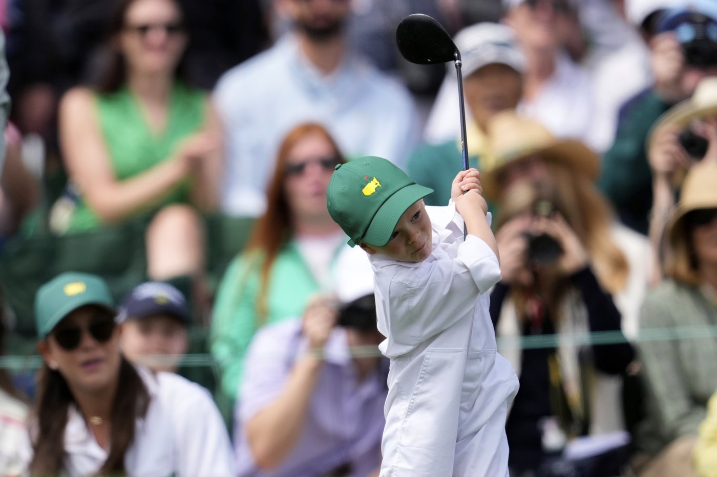 Jordan Spieth's 3-year-old son and 89-year-old Gary Player make memories at Masters Par 3 Contest | iNFOnews.ca Jordan Spieth's 3-year-old son and 89-year-old Gary Player make memories at Masters Par 3 Contest | iNFOnews.ca