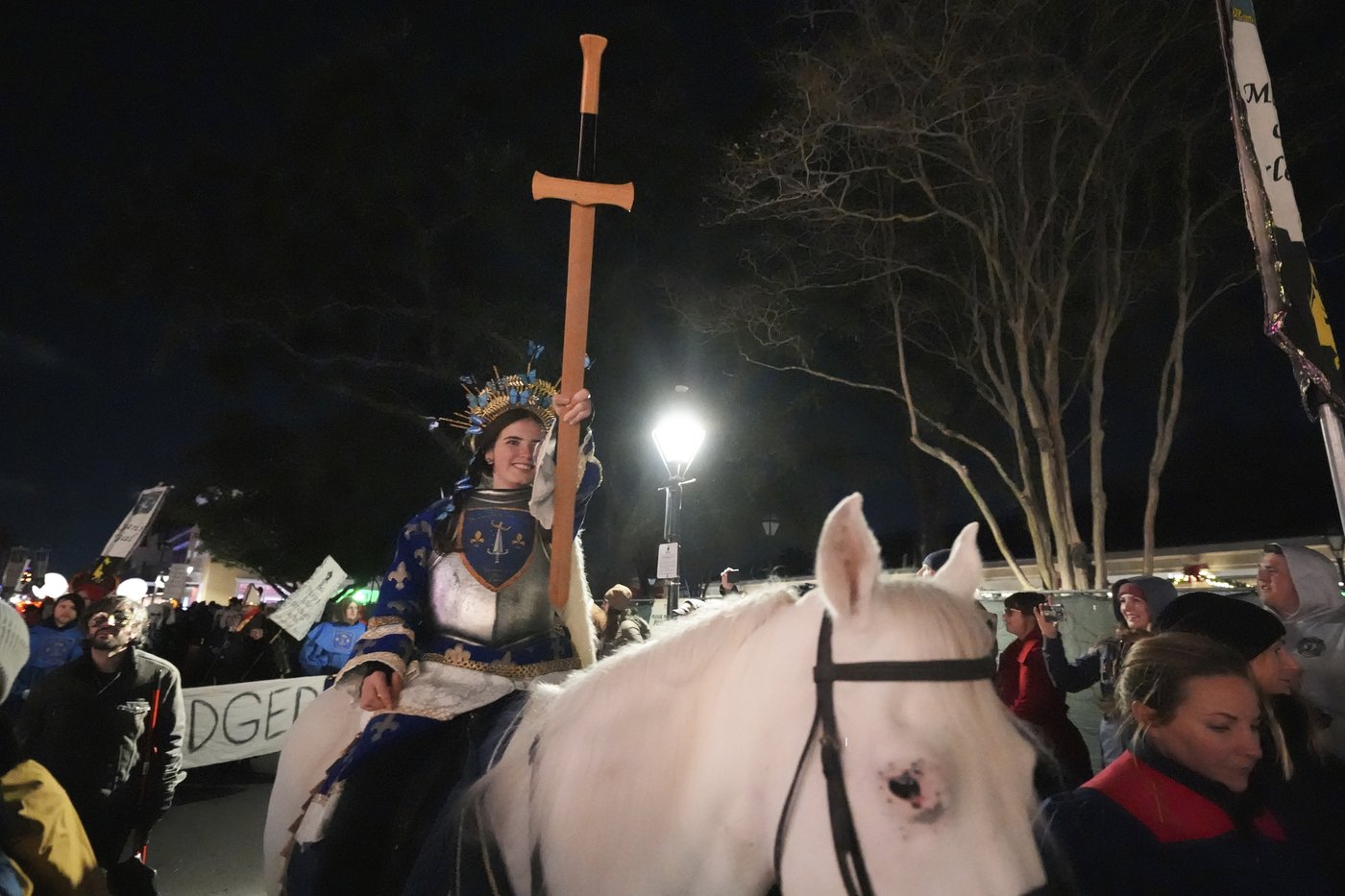 New Orleans holds 1st parade of Carnival season 5 days after deadly attack on Bourbon Street | iNFOnews.ca New Orleans holds 1st parade of Carnival season 5 days after deadly attack on Bourbon Street | iNFOnews.ca