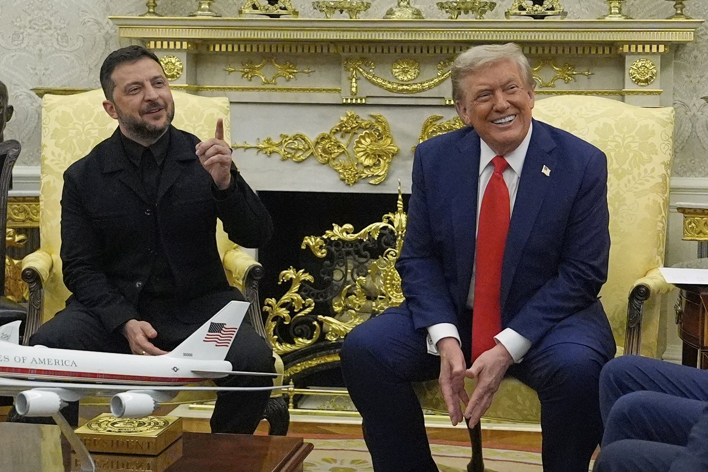 Back in the Oval Office, Zelenskyy wears a blazer and Trump doesn't shout | iNFOnews.ca