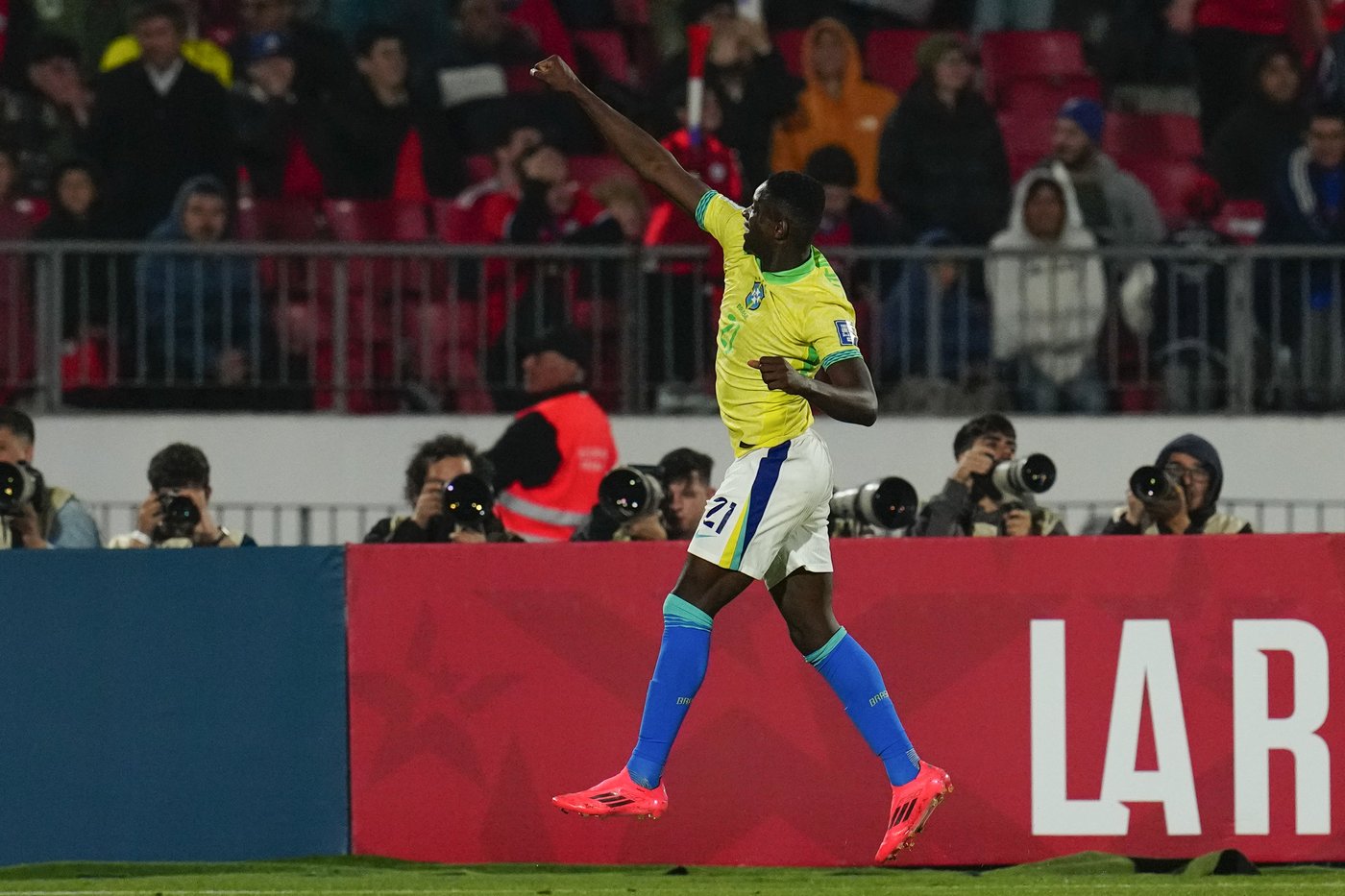 Brazil has away win over Chile in World Cup qualifying and Messi's Argentina draws | iNFOnews.ca Brazil has away win over Chile in World Cup qualifying and Messi's Argentina draws | iNFOnews.ca