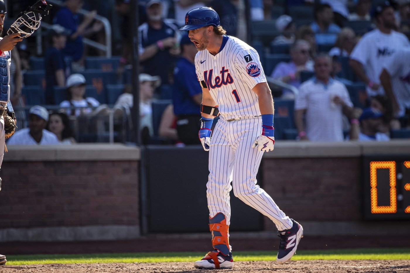McNeil's 2-run homer in 7th off Weaver lifts Mets over Yankees 6-5 in Subway Series opener | iNFOnews.ca McNeil's 2-run homer in 7th off Weaver lifts Mets over Yankees 6-5 in Subway Series opener | iNFOnews.ca