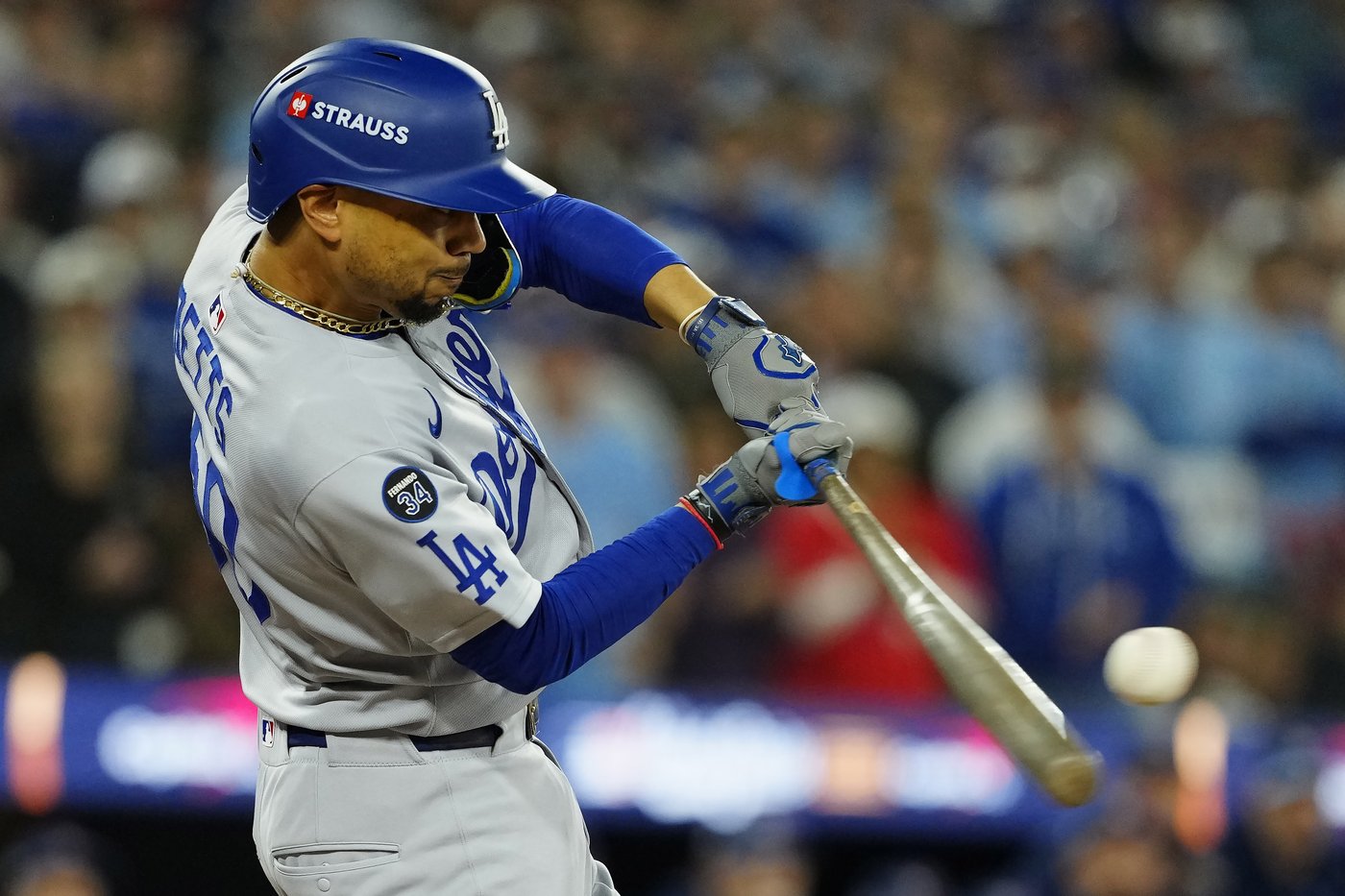 Photo Gallery: Dodgers beat Jays 3-1 to force Game 7 | iNFOnews.ca