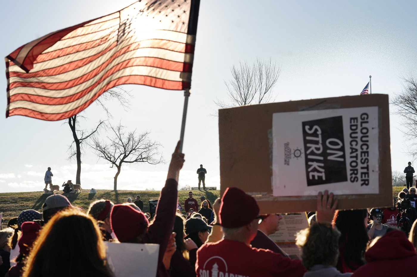 Teachers in 3 Massachusetts communities continue strike over pay, paid parental leave | iNFOnews.ca