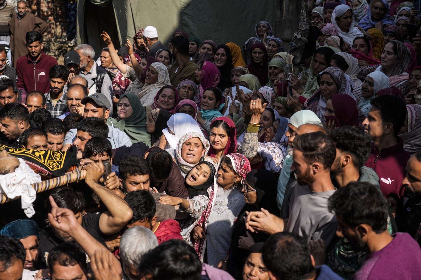 Gunmen kill 7 people working on a strategic tunnel project in Indian-controlled Kashmir | iNFOnews.ca Gunmen kill 7 people working on a strategic tunnel project in Indian-controlled Kashmir | iNFOnews.ca