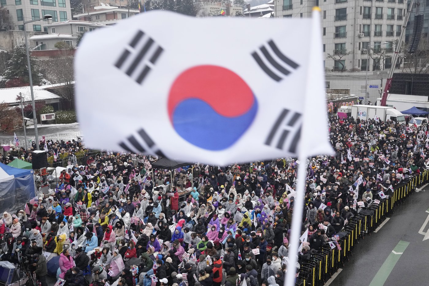What to know about the siege outside South Korea's presidential compound | iNFOnews.ca