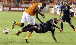 Toronto FC earns much-needed point with 2-2 draw against Houston Dynamo | iNFOnews.ca CP29196620