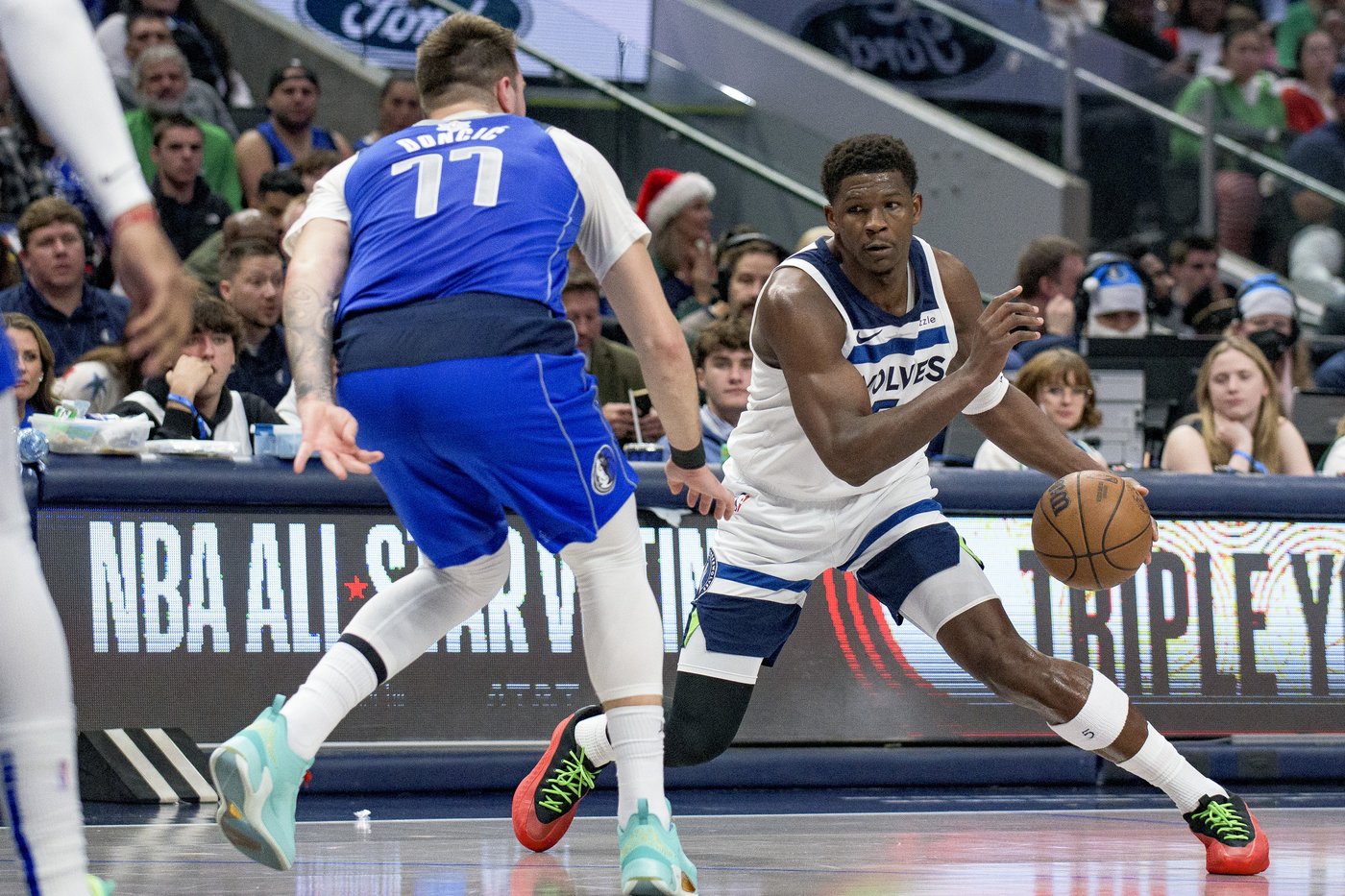 Mavs star Luka Doncic will be out about a month before check on calf injury, AP source says | iNFOnews.ca