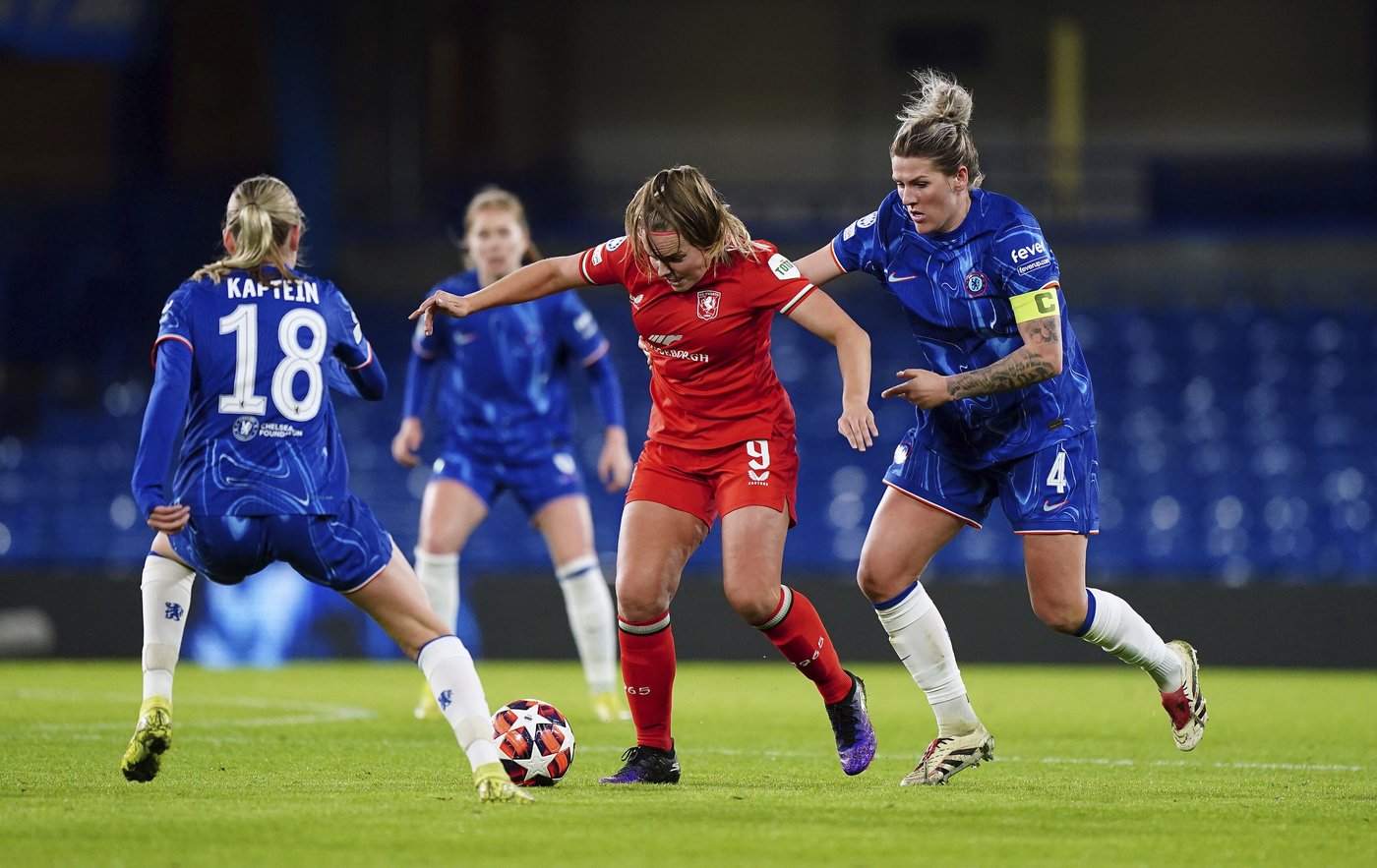 Jónsdóttir scores 4 as Wolfsburg clinches quarterfinal spot by routing Roma 6-1 in Women's CL | iNFOnews.ca
