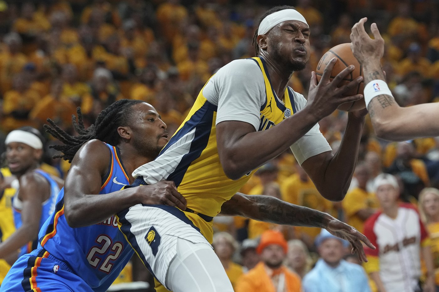 Game 4: Gilgeous-Alexander goes wild in the 4th, Thunder rally to top Pacers 111-104 and tie Finals | iNFOnews.ca