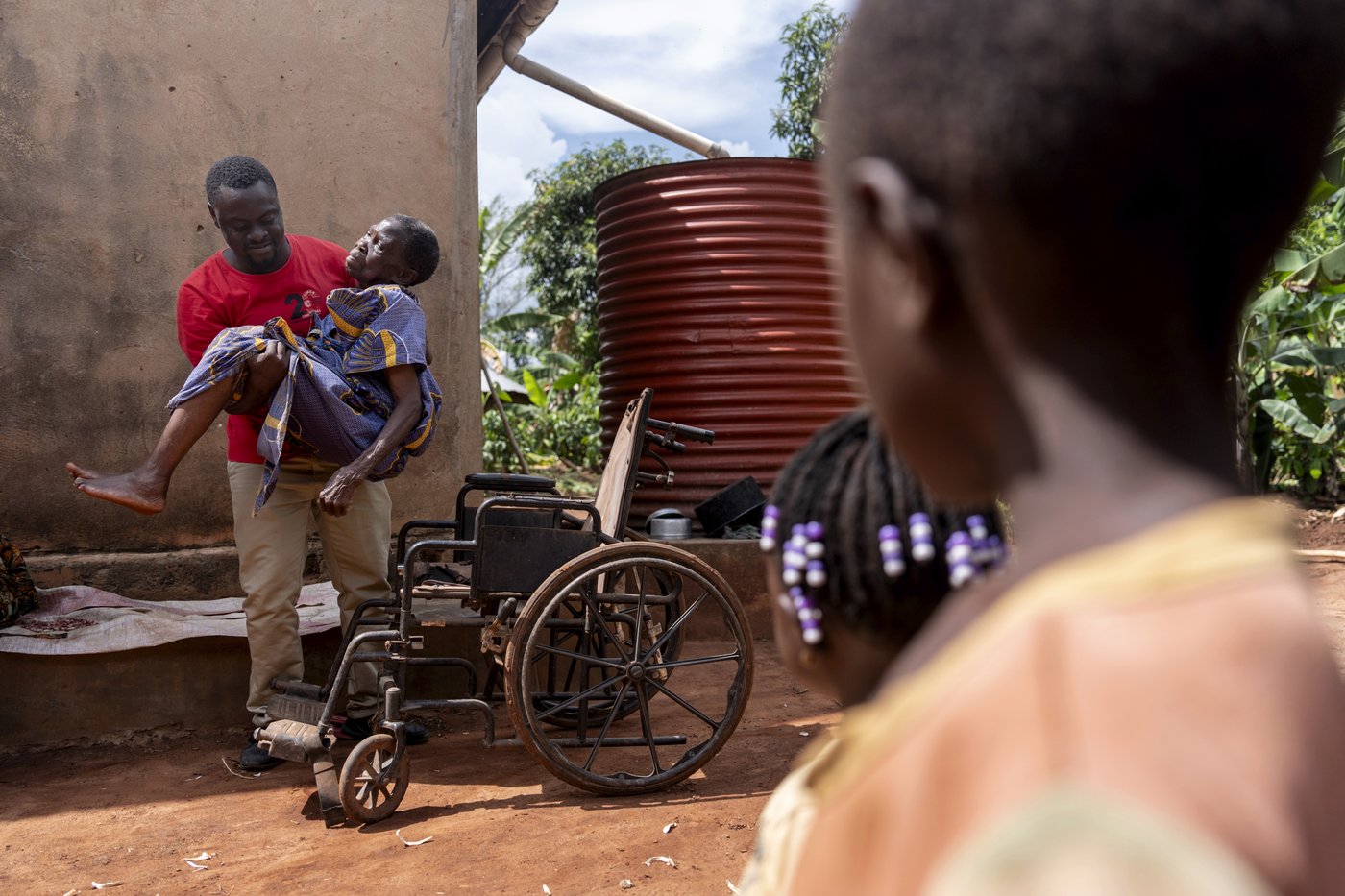 PHOTO ESSAY: In Uganda, a sprawling generation of children finds its fate entwined with elders | iNFOnews.ca