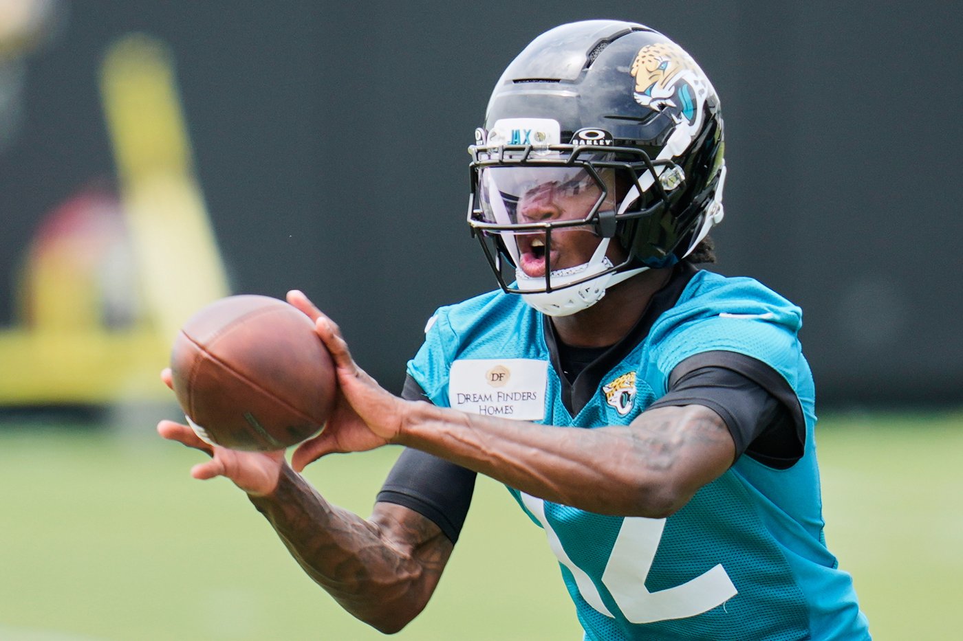 Jaguars rookie Travis Hunter sits out practice 'as a precaution' with an upper-body injury | iNFOnews.ca